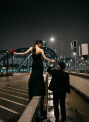 chỉ thuộc về e